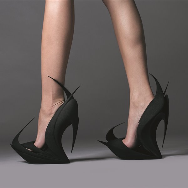 Zaha Hadid también se apuntó a la tendencia con estos alucinantes zapatos para United Nude