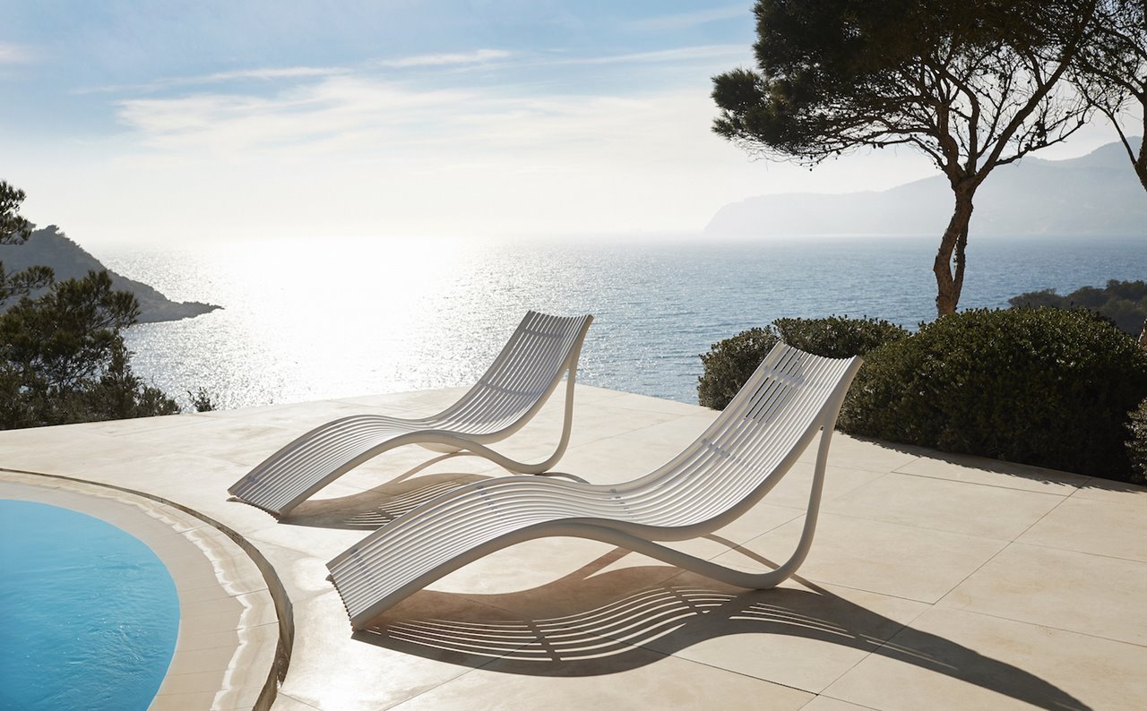 Eugeni Quitllet ha diseñado la colección de muebles de exterior Ibiza, hecha con plástico recogido de las costas de la isla.