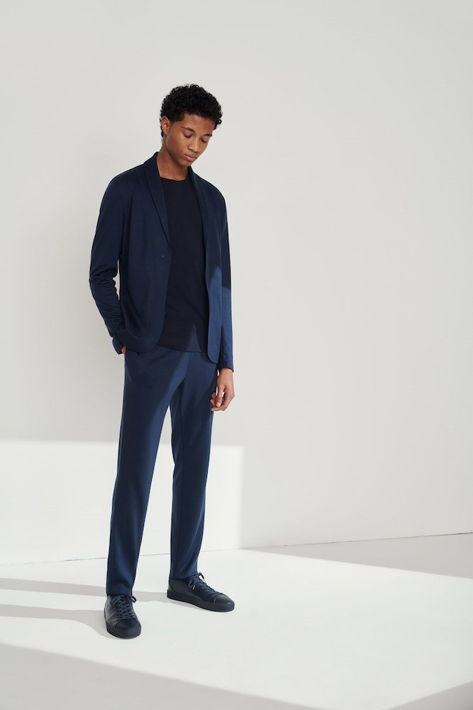 Colección de moda sostenible creada por Konstantin Grcic para Aeance 3. La colección masculina se compone de prendas sencillas.