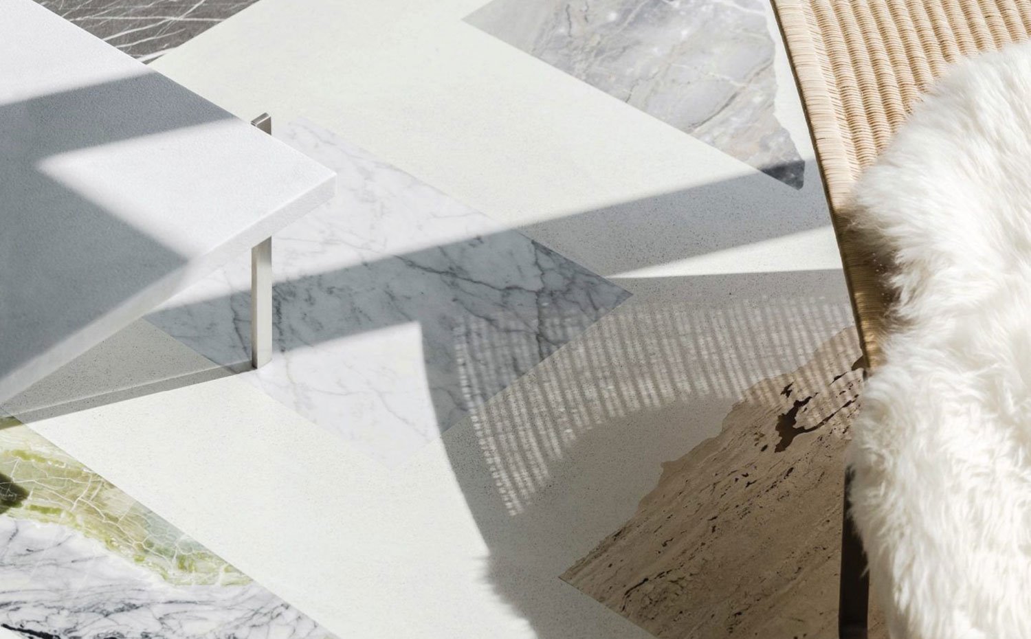 Detalle suelo con incrustaciones de mármol, mesa de acero y mármol, asiento de fibra natural