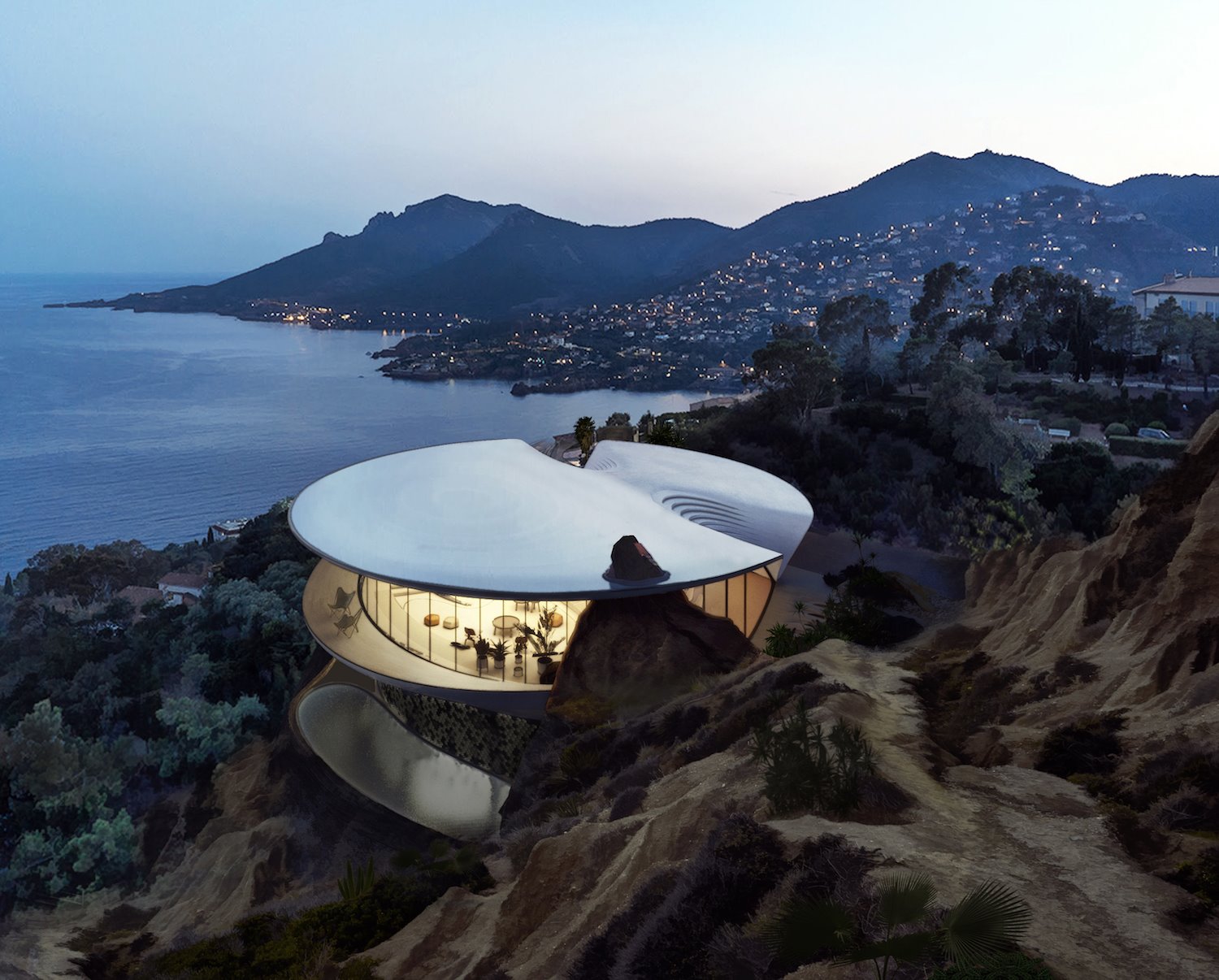 Vista nocturna de una casa de David Ajchman.  La casa parece desvanecerse dentro de la naturaleza existente, mientras que el infinito cuerpo que dibuja su azotea, inspirado en las olas del mar, queda visible desde la calle.