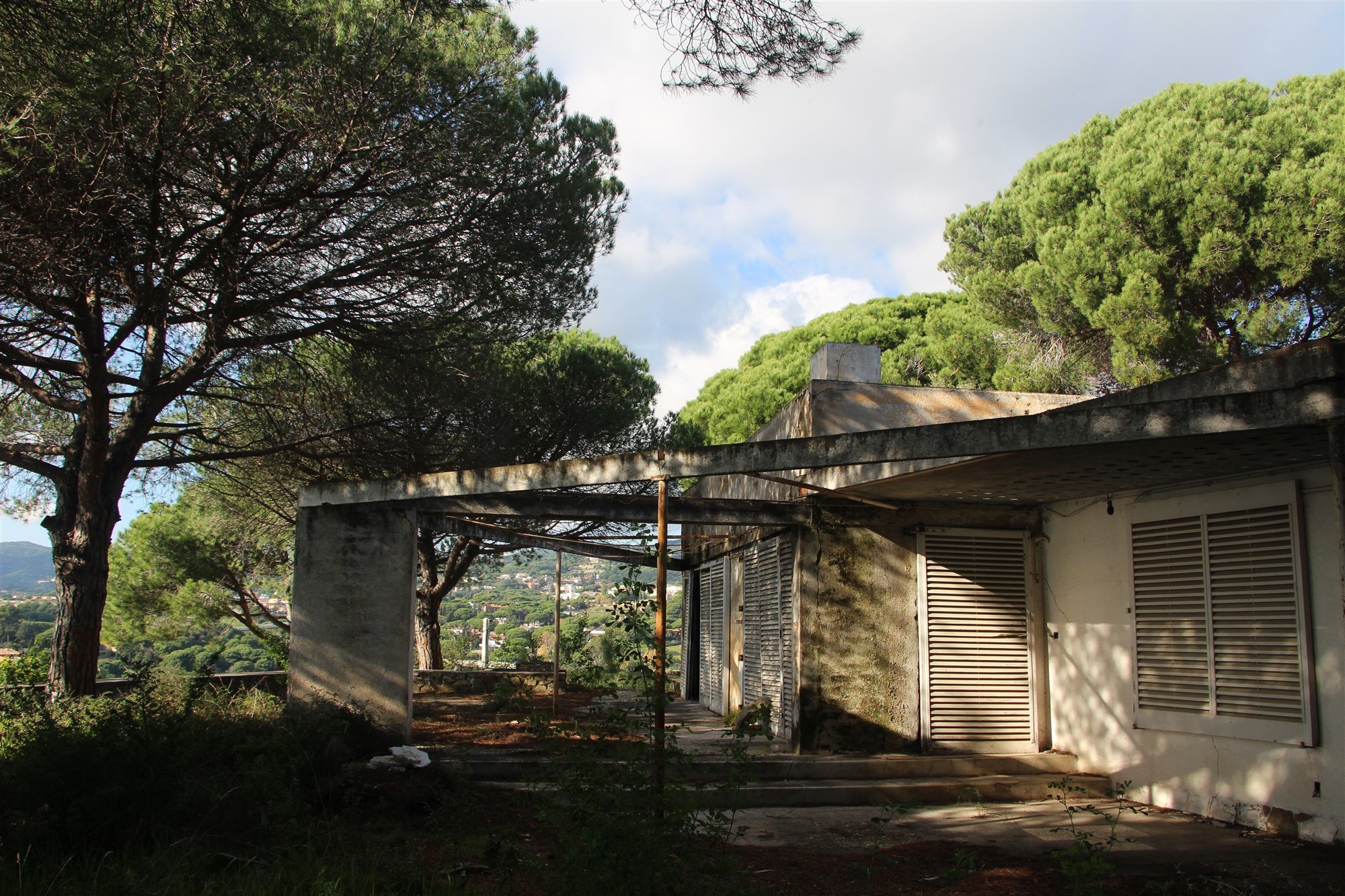 Fachada de la casa de Coderch. 'La Cima' de José Antonio Coderch fotografíada por Morrosko Vila-San-Juan