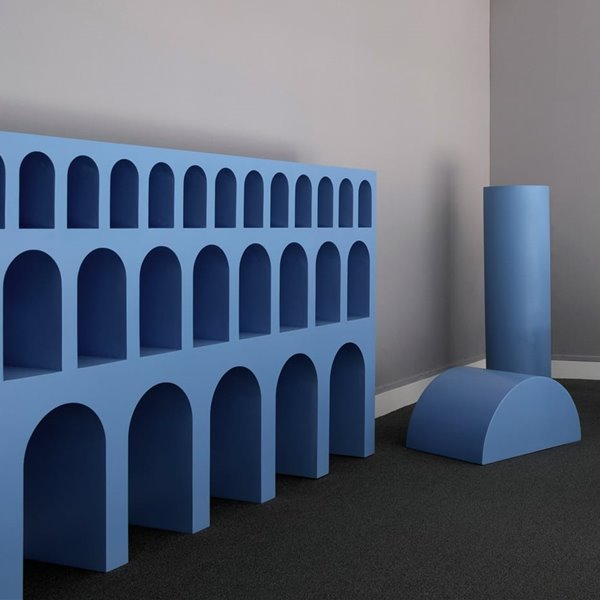Una colección de muebles inspirados en la arquitectura clásica 