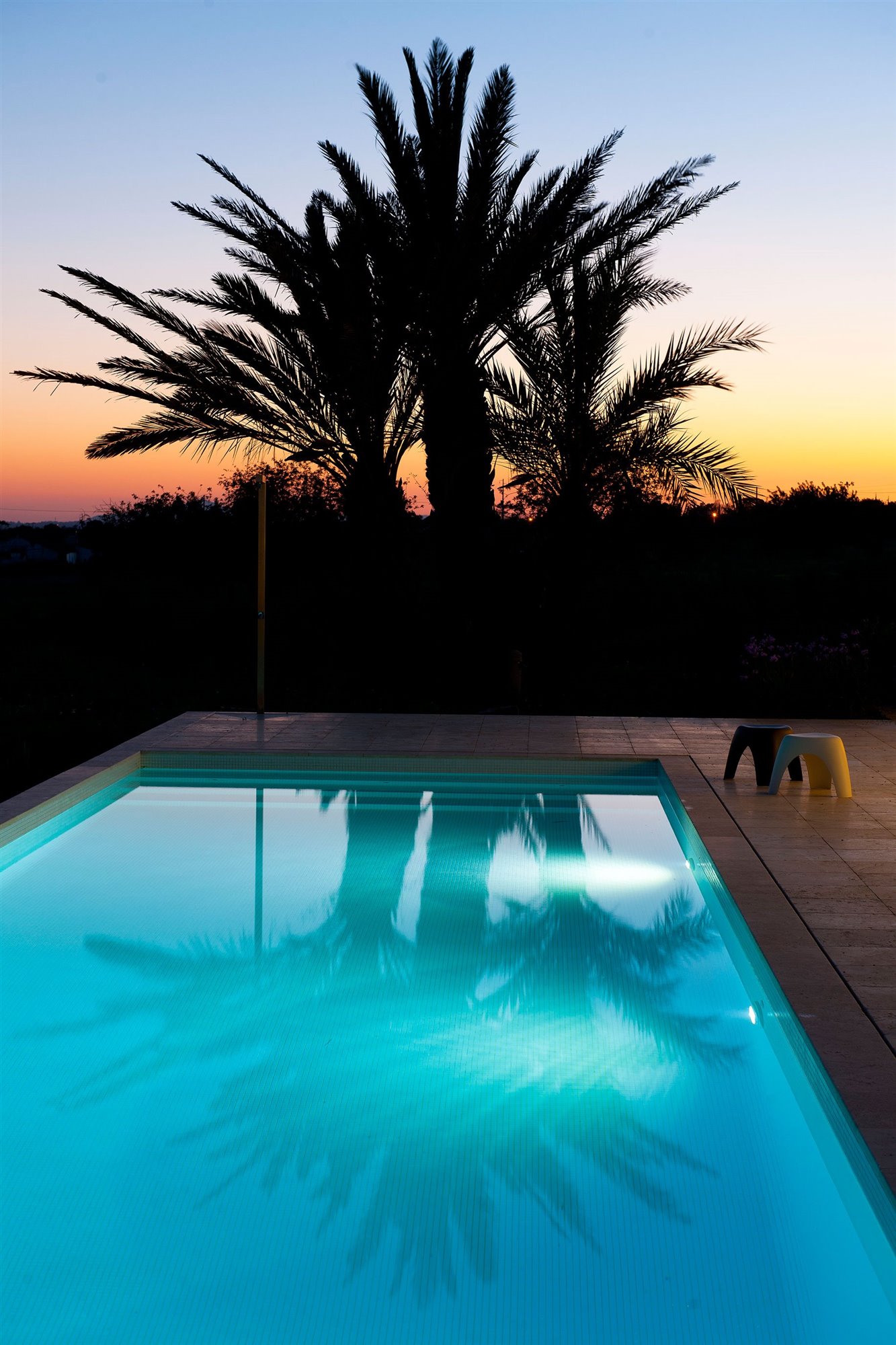 piscina luz noche 