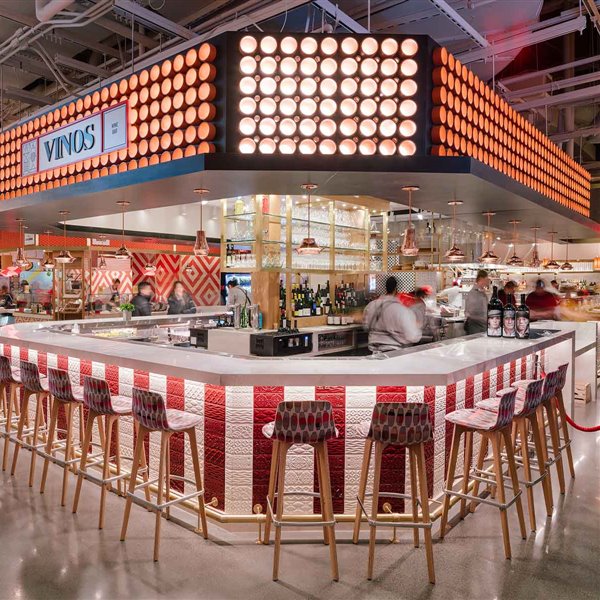 Así es el mercado español de José Andrés y los Adrià, diseñado por Juli Capella en pleno Manhattan