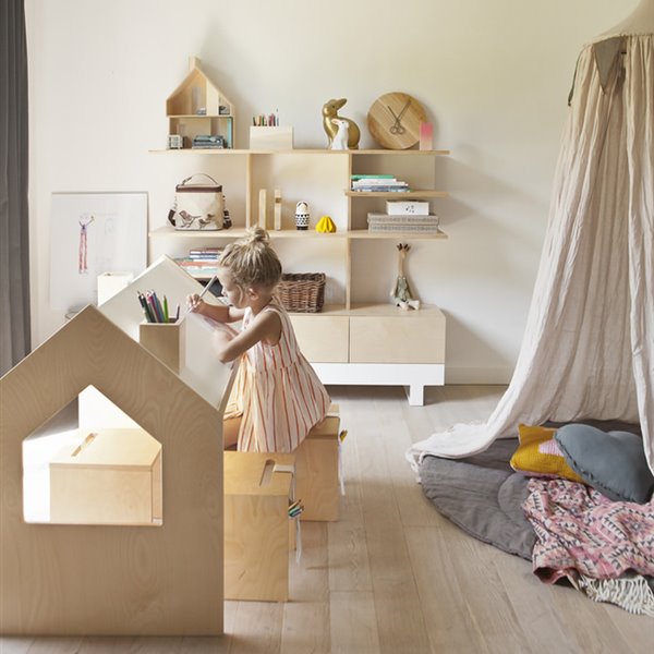 Habitación infantil con muebles de madera