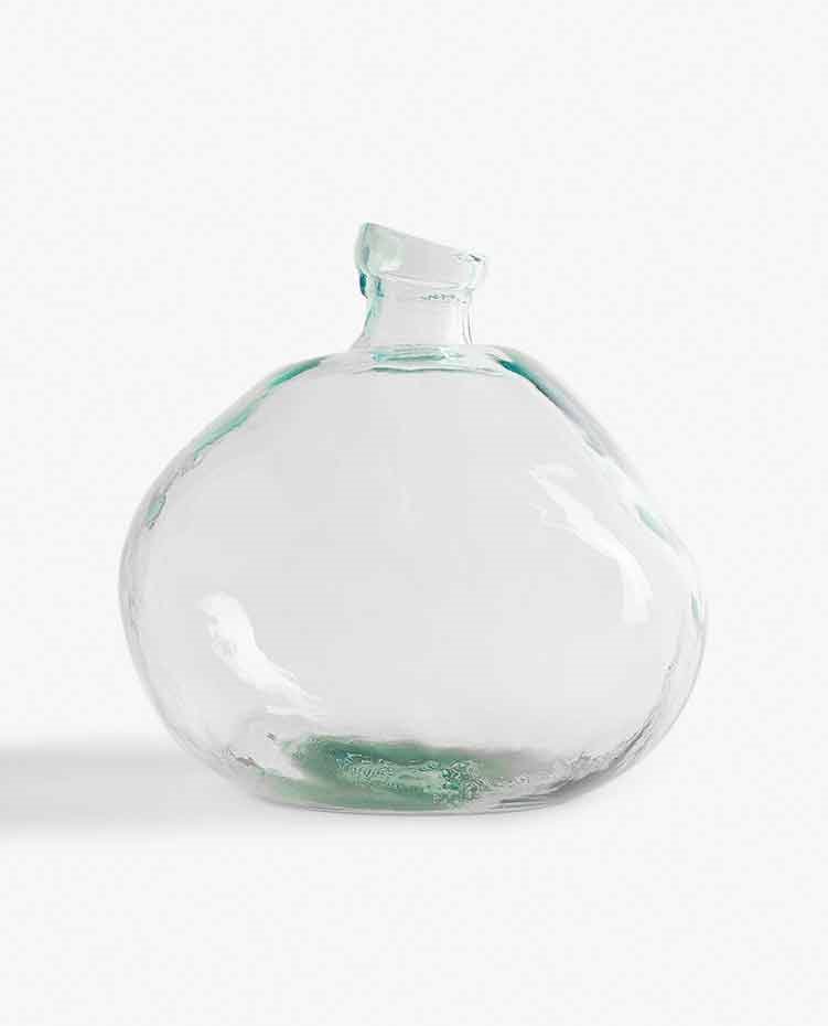jarron-redondo-de-vidrio-reciclado de Zara Home