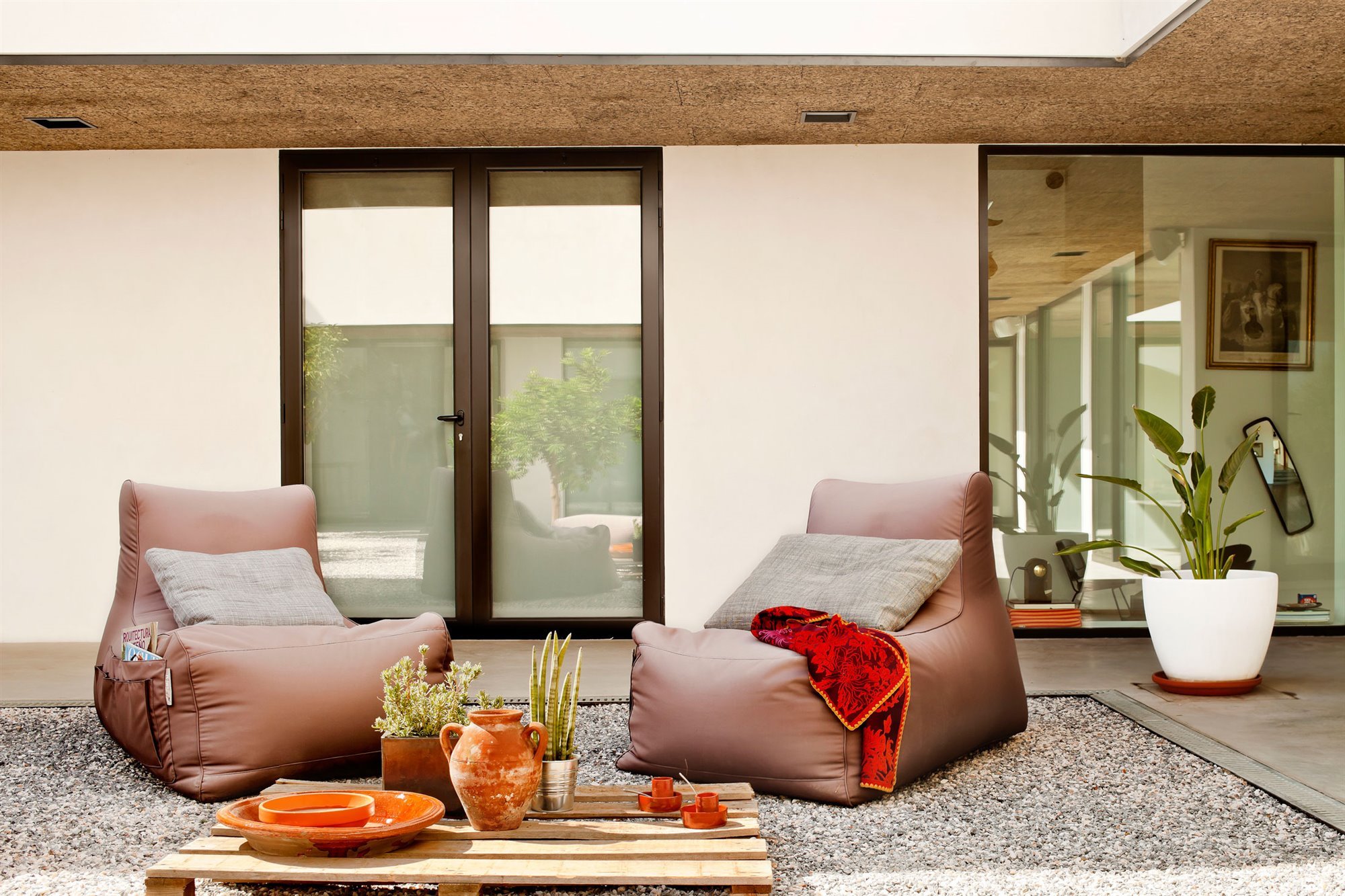 terraza con palé de mesa de centro
