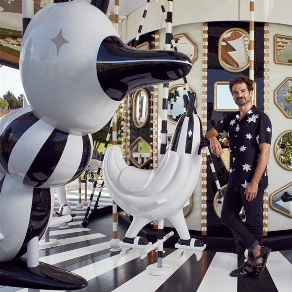 Jaime Hayon crea un carrusel con 15 millones de cristales de Swarovski