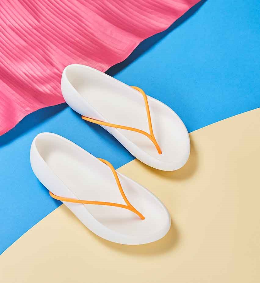 sandalias-de-Philippe-Starck-para-Ipanema-de-tiras
