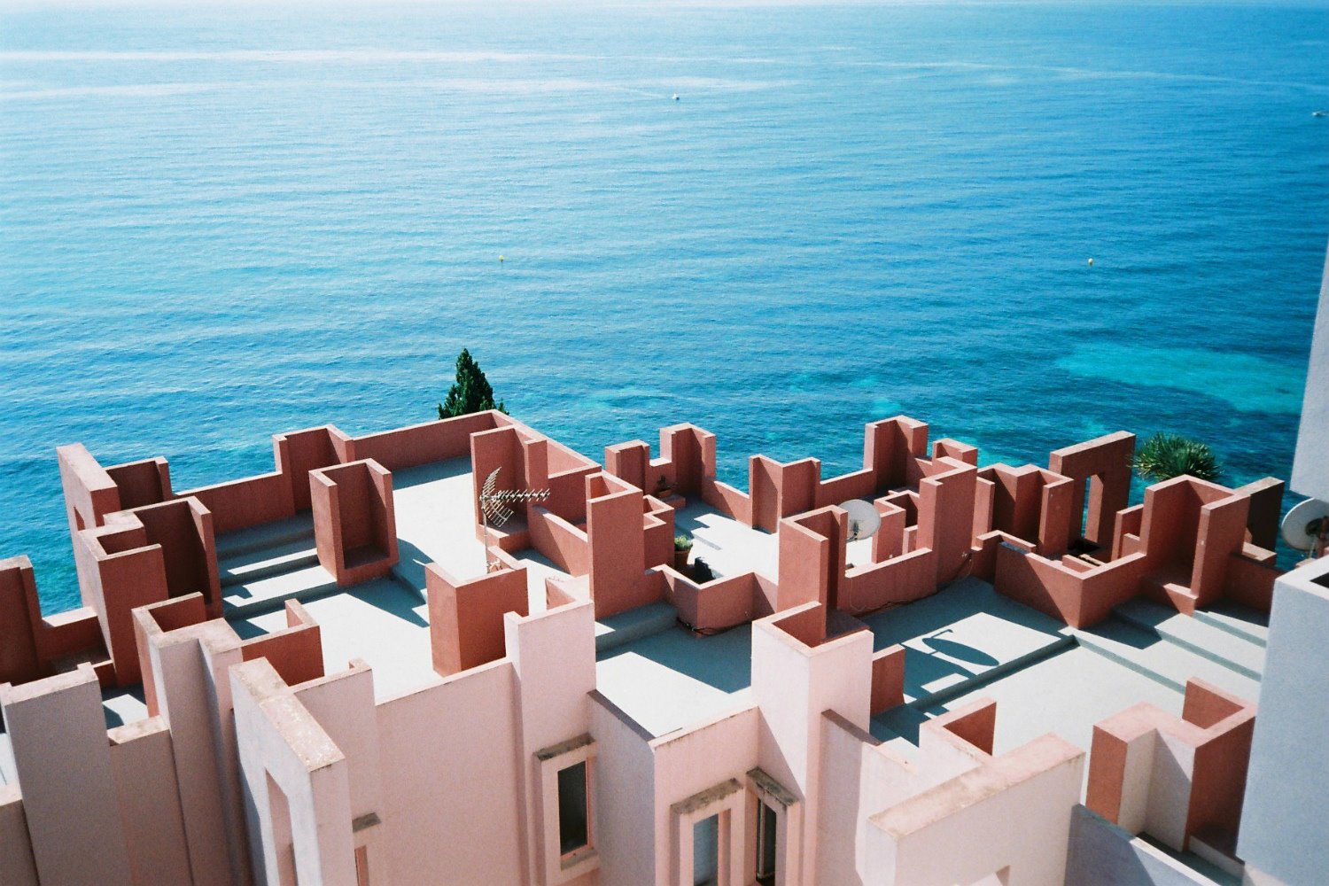 La Muralla Roja de Ricardo Bofill, Calpe (Alicante)