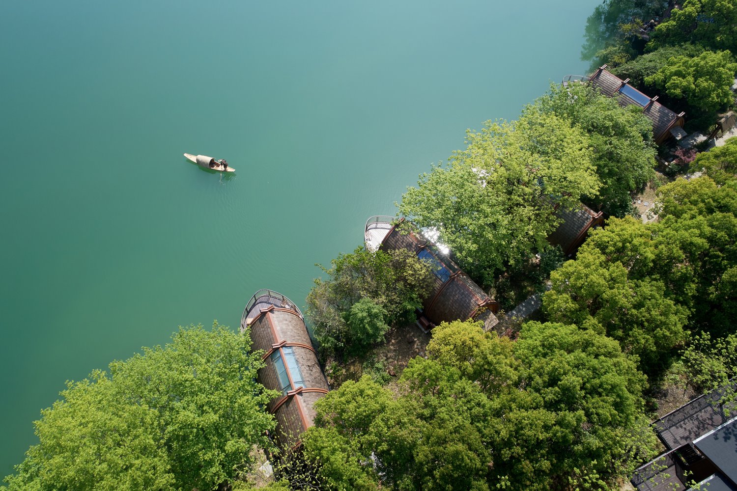 cabañas flotantes rio Fuchun
