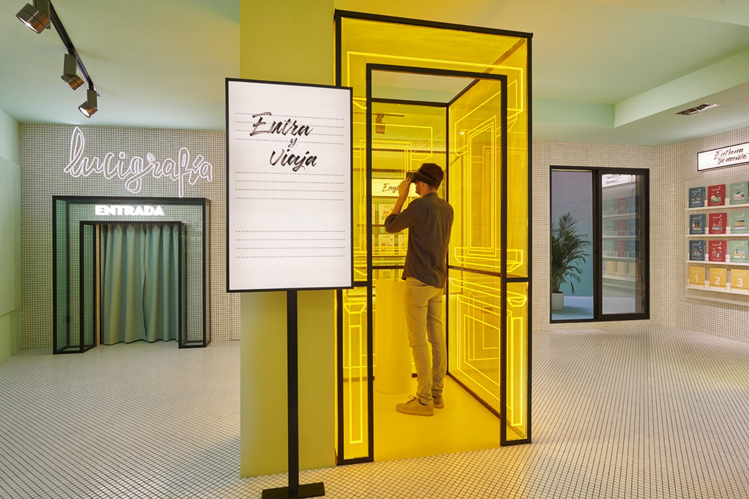 Primera tienda de la editorial Rubio en Valencia, de Masquespacio.