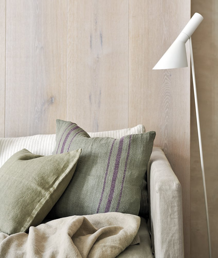 casa Esquinza sofa cojines lampara