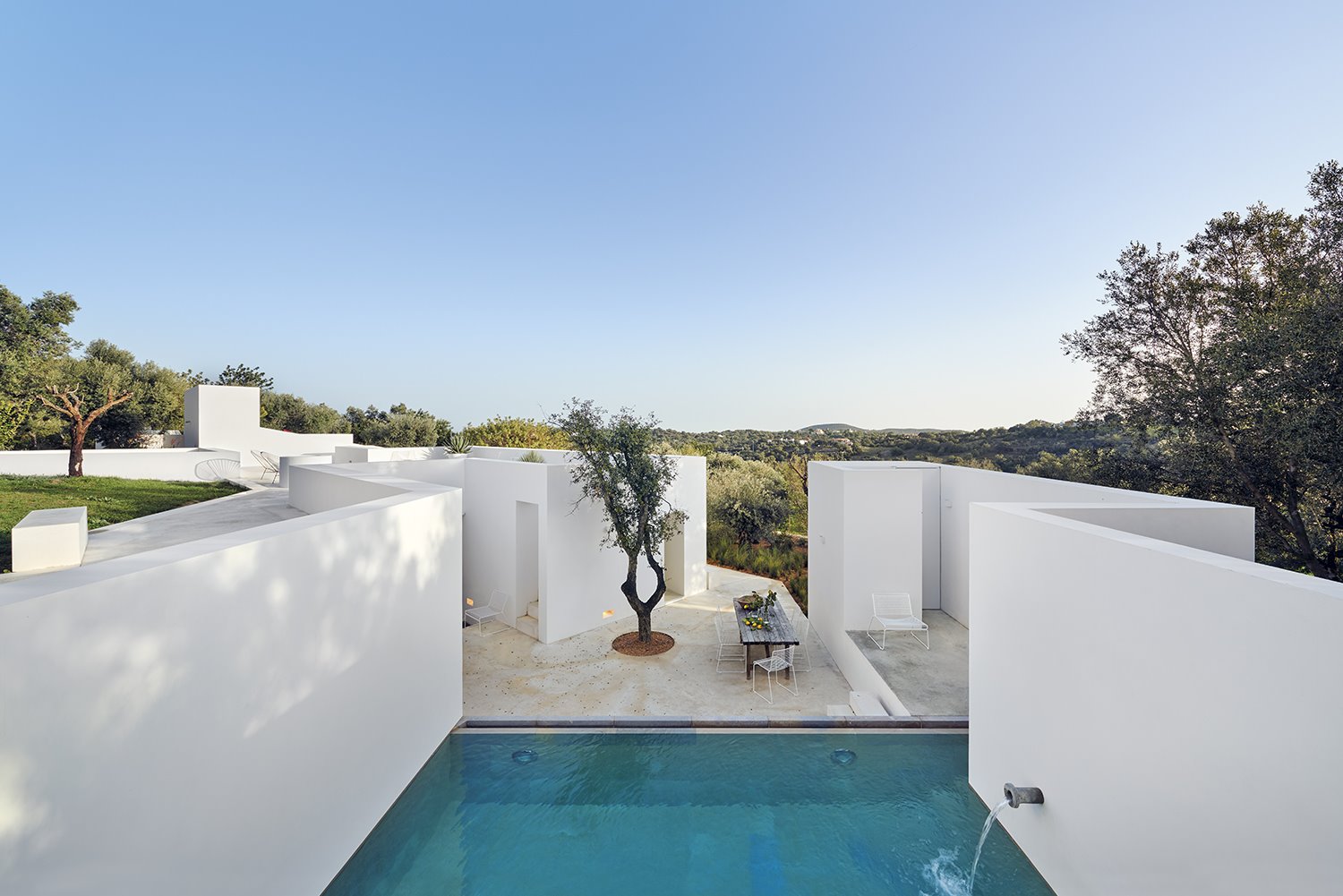 casa pedro domingos piscina patio muros encalados