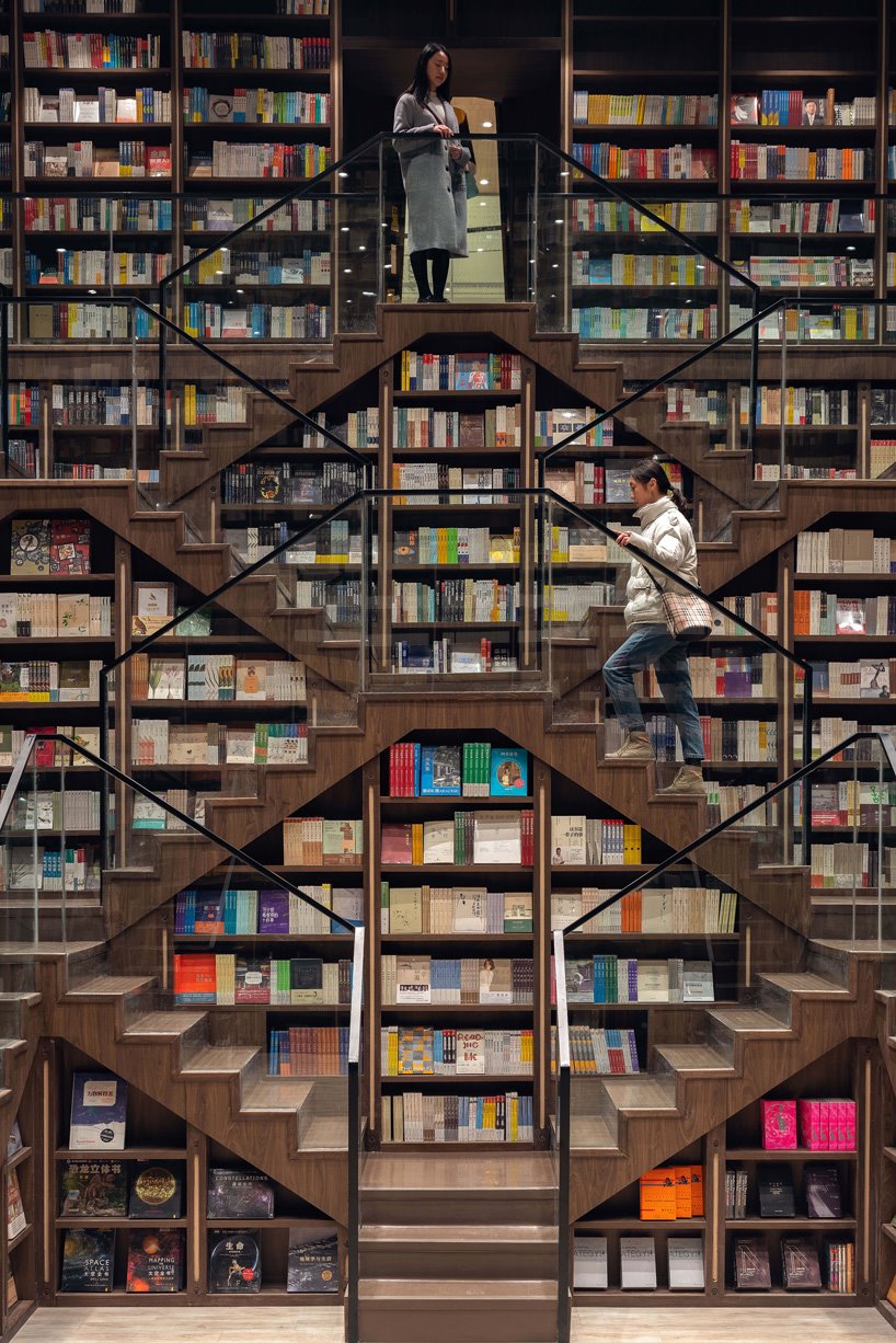 librería chongqing escaleras