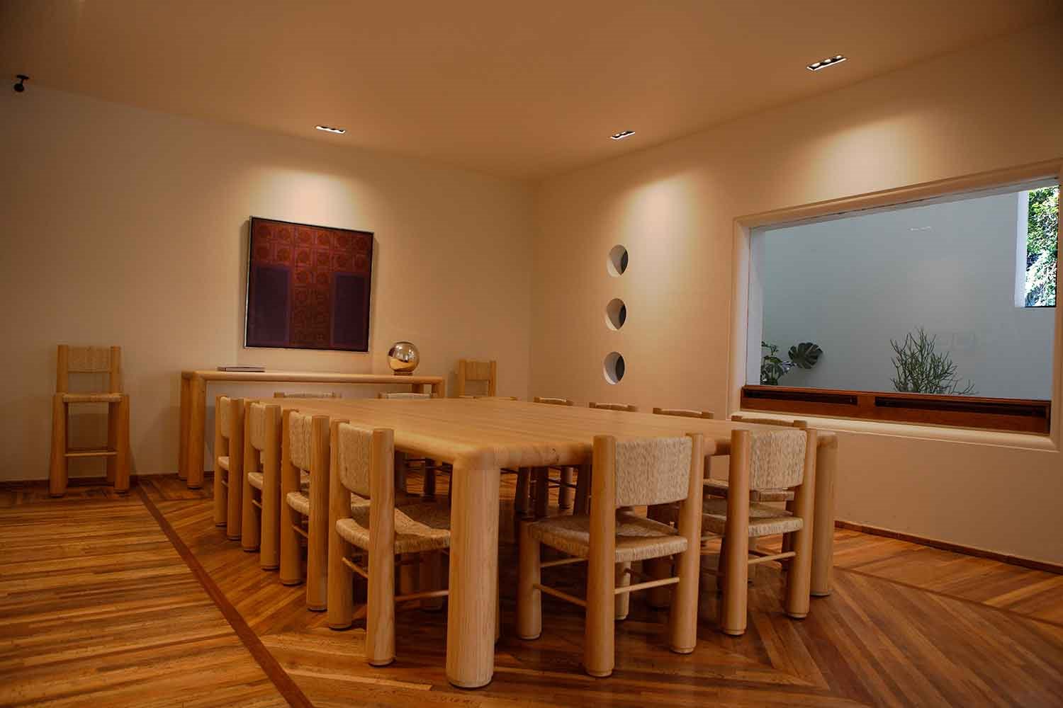 Set-de-comedor-mesa-y-sillas-de-Ricardo-Legorreta