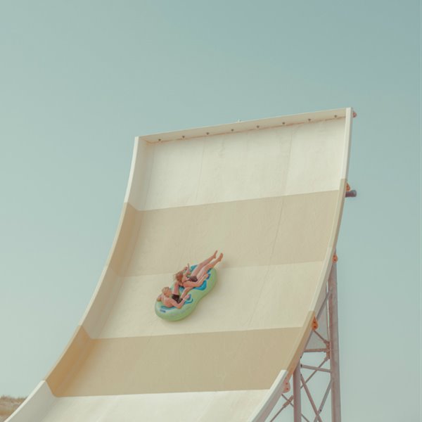 La fascinación nostálgica del tobogán, según el fotógrafo Franck Bohbot