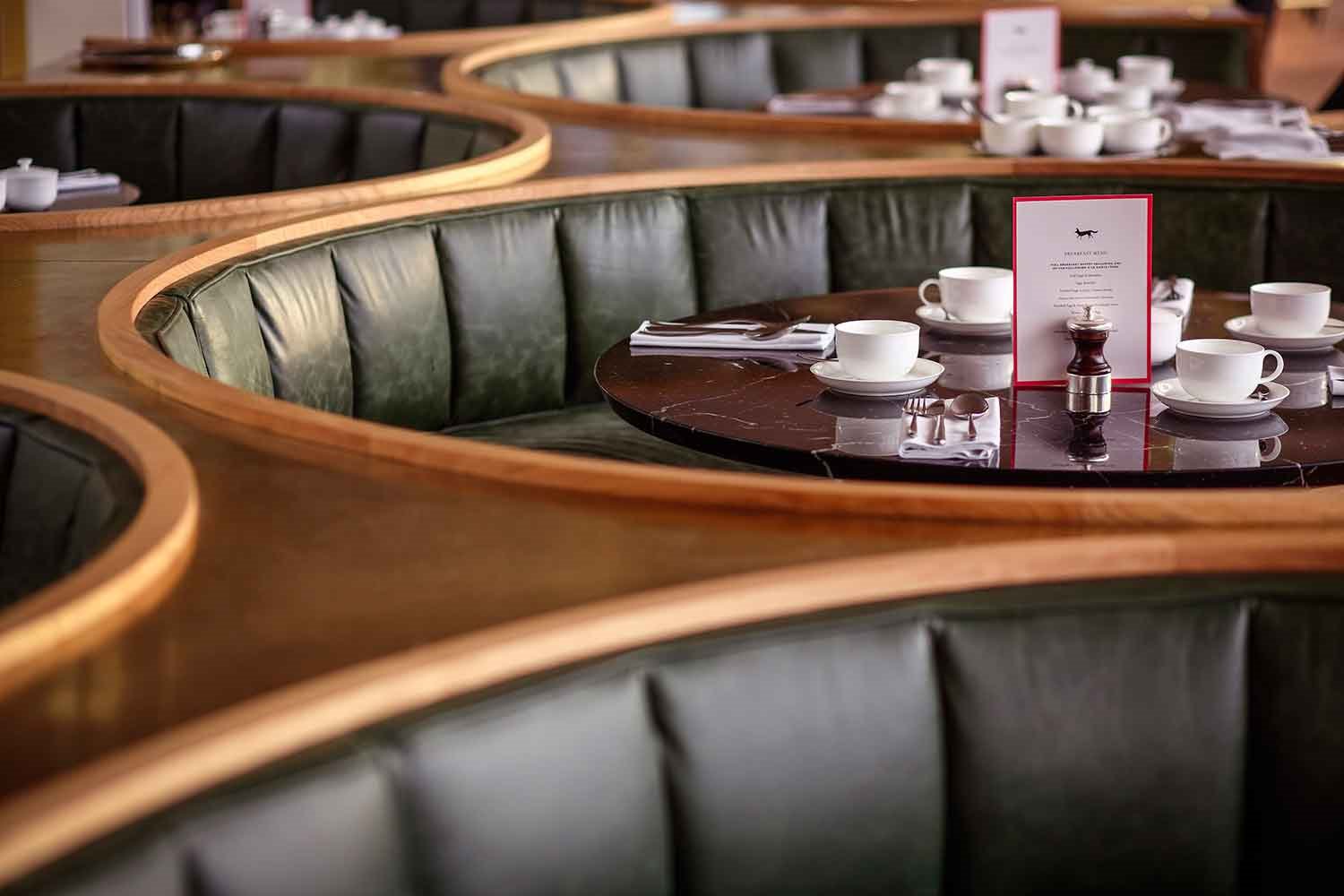 MR.-PORTER-Restaurant-at-the-W-Amsterdam-detalle