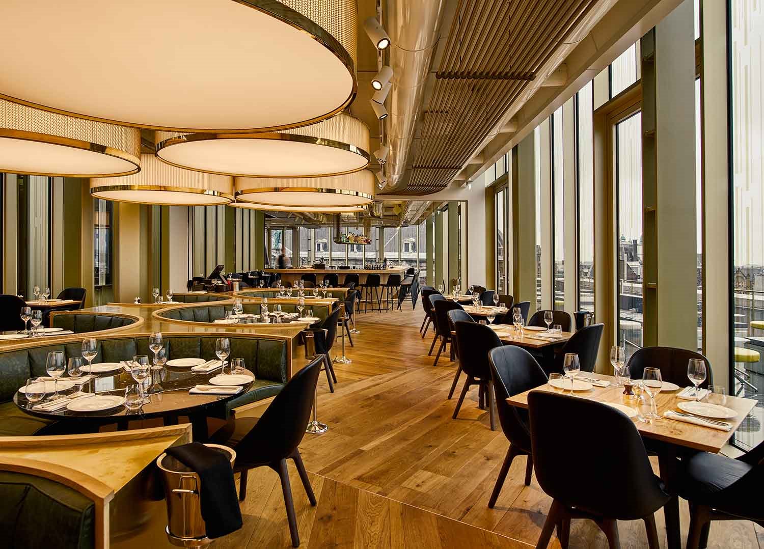 MR.-PORTER-Restaurant-at-the-W-Amsterdam-sillas