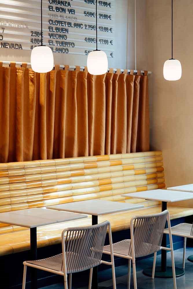 Restaurante-Bunsen-Barcelona-mesa-y-sillas
