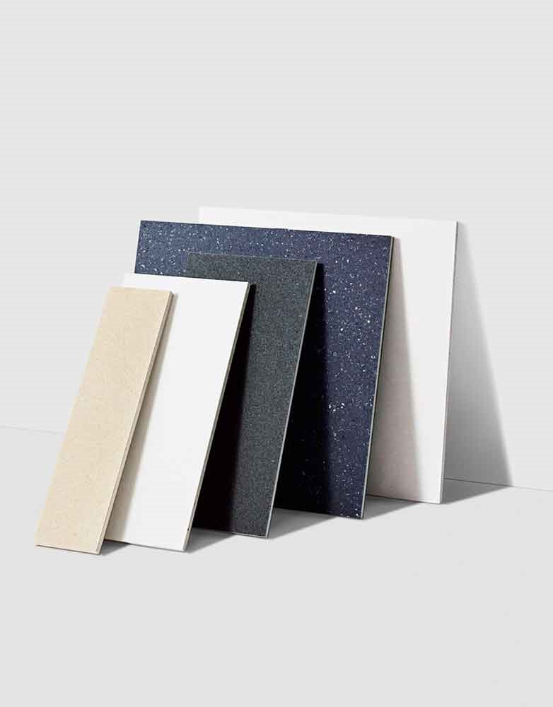 El principal material a utilizar será la madera, pero también se admiten el metal, el termopolímero o el aluminio. 