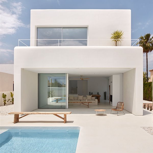 Una casa blanca muy moderna en Ibiza
