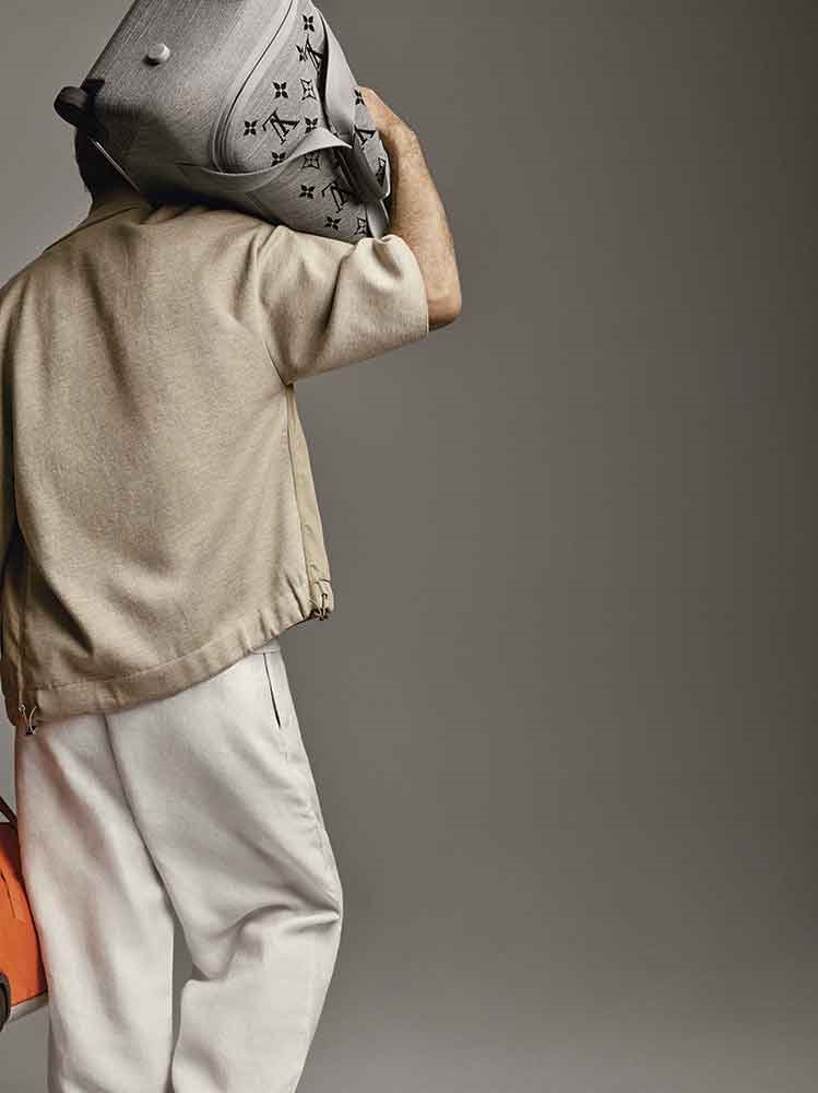 Newson ha diseñado una colección de maletas para gente como él, que solo viaja con lo necesario.