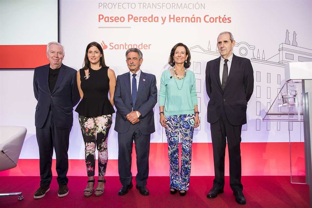 De izquierda a derecha, el arquitecto David Chipperfield; la alcaldesa de Santander, Gema Igual; el presidente de Cantabria, Miguel Angel Revilla; la presidenta de Banco Santander, Ana Botín, y el arquitecto Antonio Ortiz.