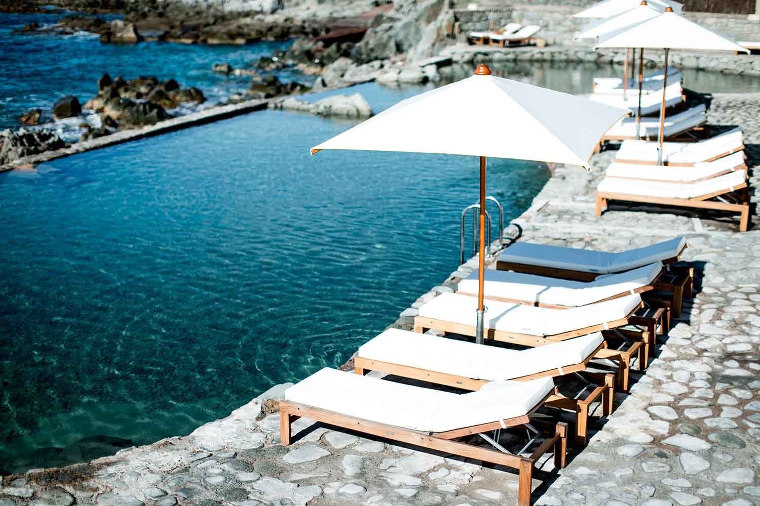 Hotel-Les-Roches-Rouges-piscina-natural