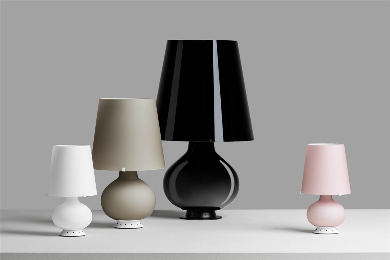 La lámpara Fontana ya puede adquirirse en gris claro y en amatista púrpura, dos colores que se suman al blanco y negro. 