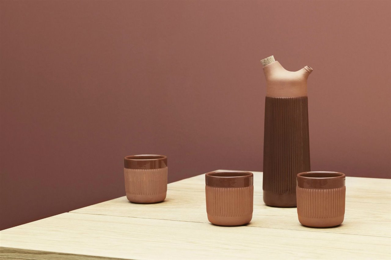 La gama Junto rinde tributo a la cerámica tradicional española. 