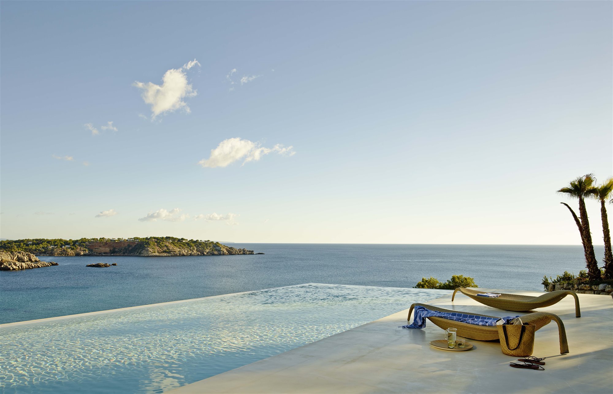 piscina con vistas villa alegre en ibiza