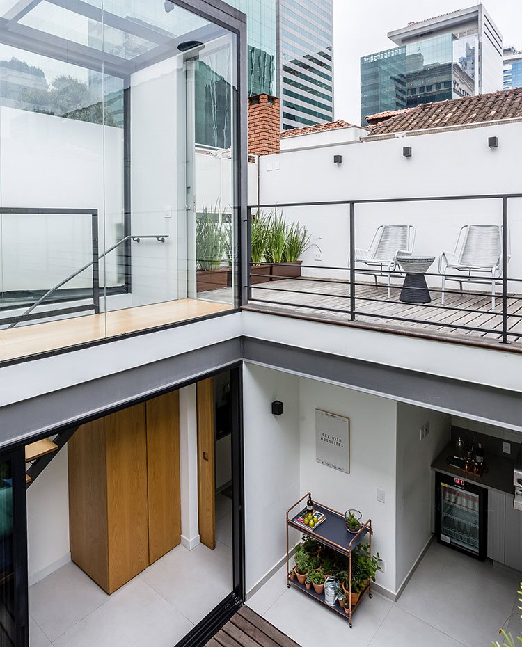 Estructura vivienda desde patio interior con cubierta