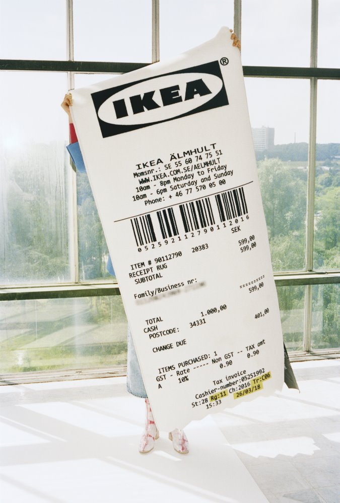 Alfombra con forma de ticket de compra de la colección Markerad de Virgil Abloh para Ikea