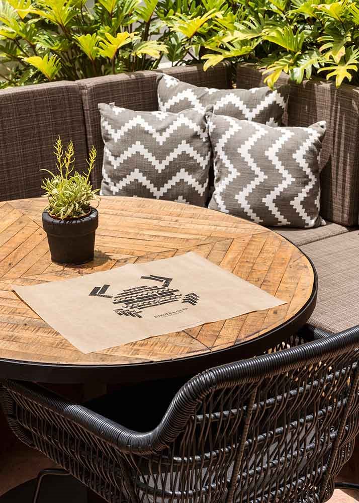 Jaime-Beriestain-Hotel-Jardin-Tropical-Burger-Crab