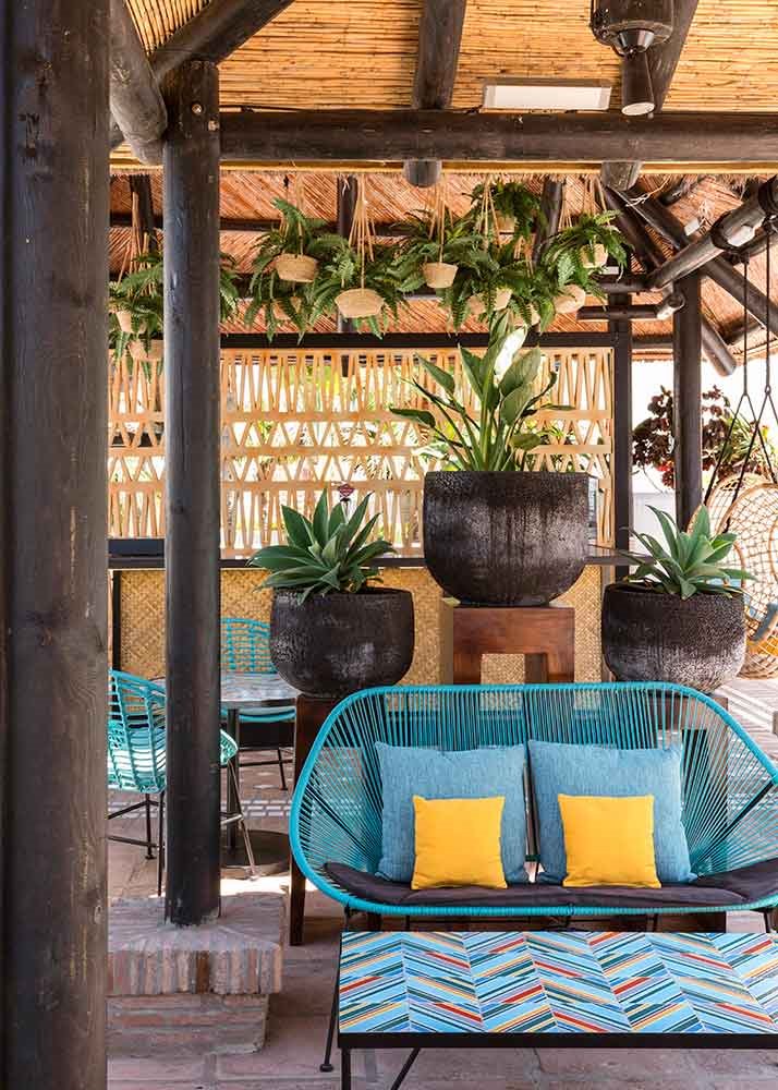 Jaime-Beriestain-Tropic-bar-sillas-plantas