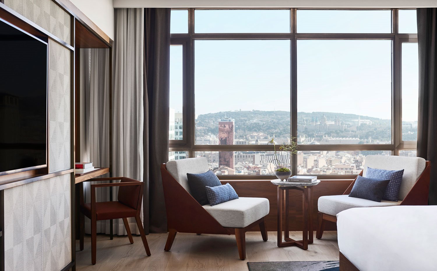 Formar regias en madera visten las habitaciones del Nobu Hotel Barcelona
