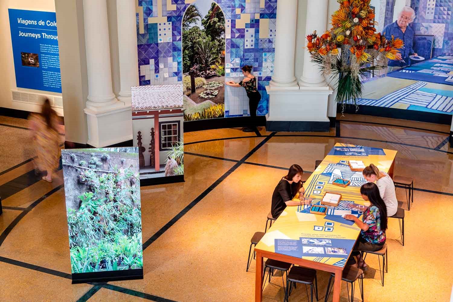 cuadros exposición Brazilian Modern: The Living Art of Roberto Burle Marx en el New York Botanical Garden