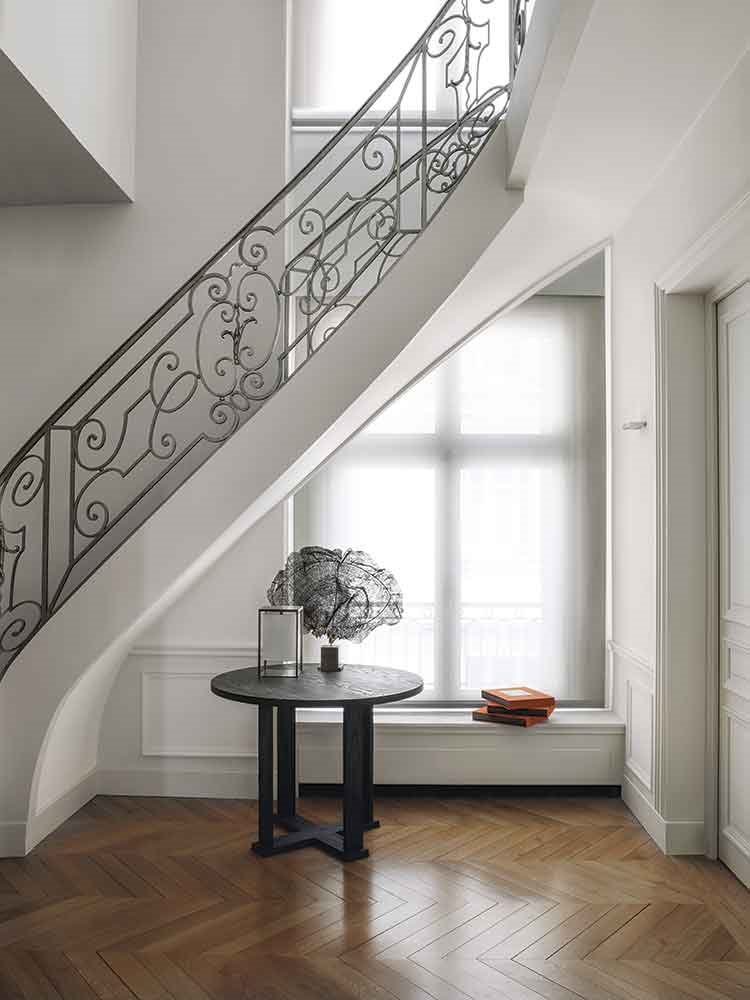 escalera-piso-parisino-reforma-de-Guillaume-Alan