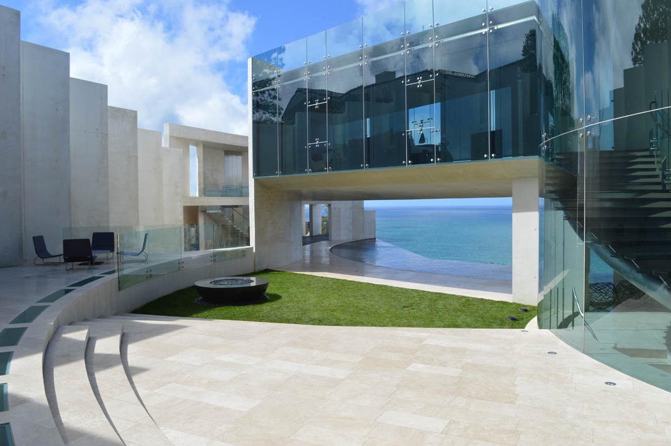 Iron Man razor-house-exteriores Alicia Keys
