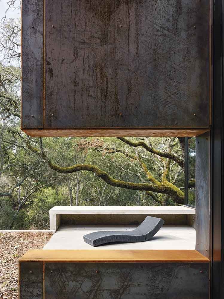 tumbona-en-la-casa-ecologica-de-Faulkner-Architects