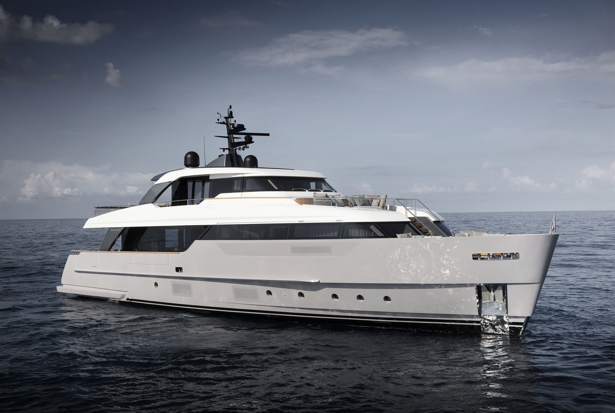 yate-diseño-urquiola-Sanlorenzo-exterior-by-Thomas-Pagani