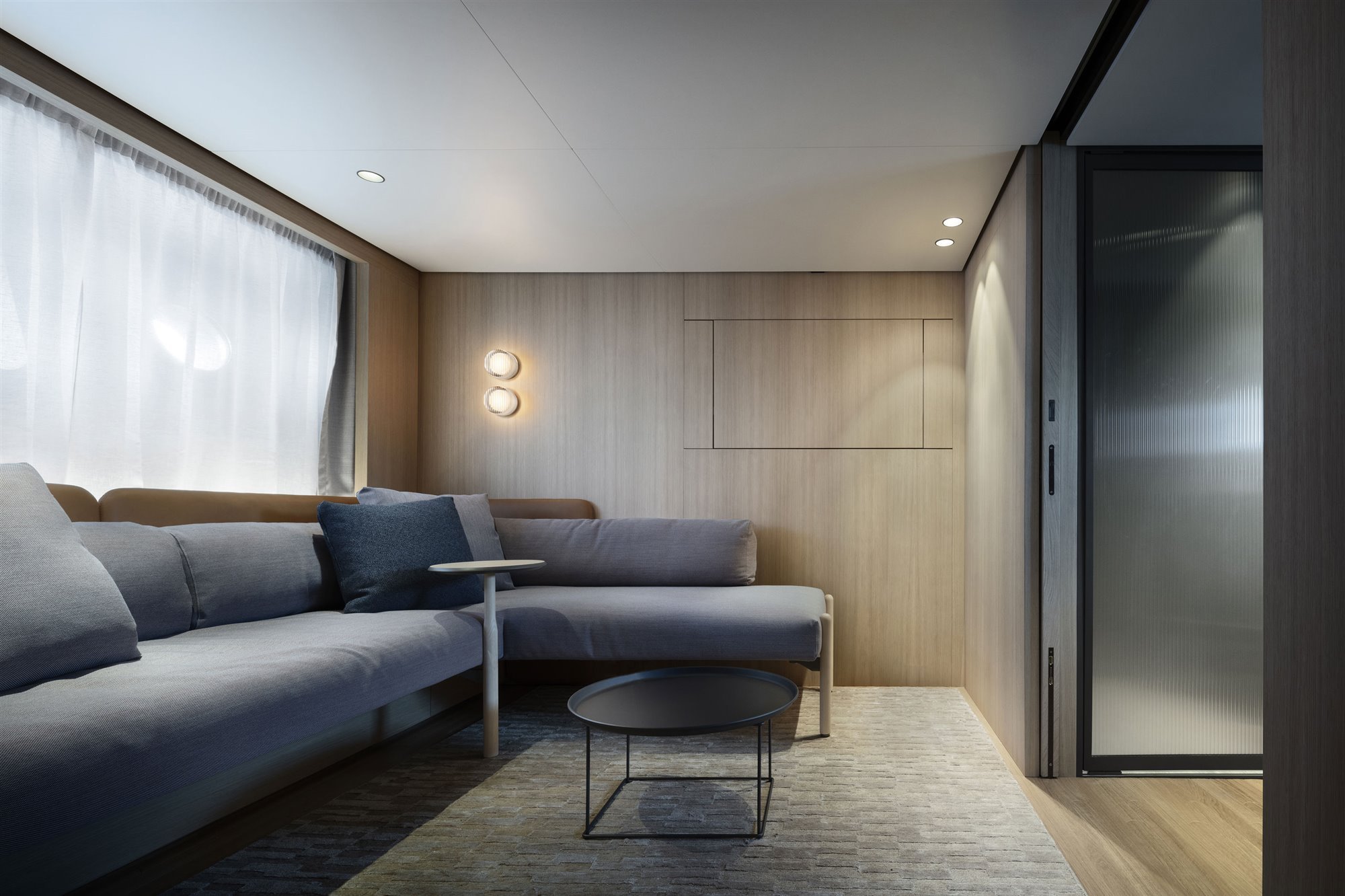 yate-diseño-urquiola-Sanlorenzo-living-photo-by-Thomas-Pagani