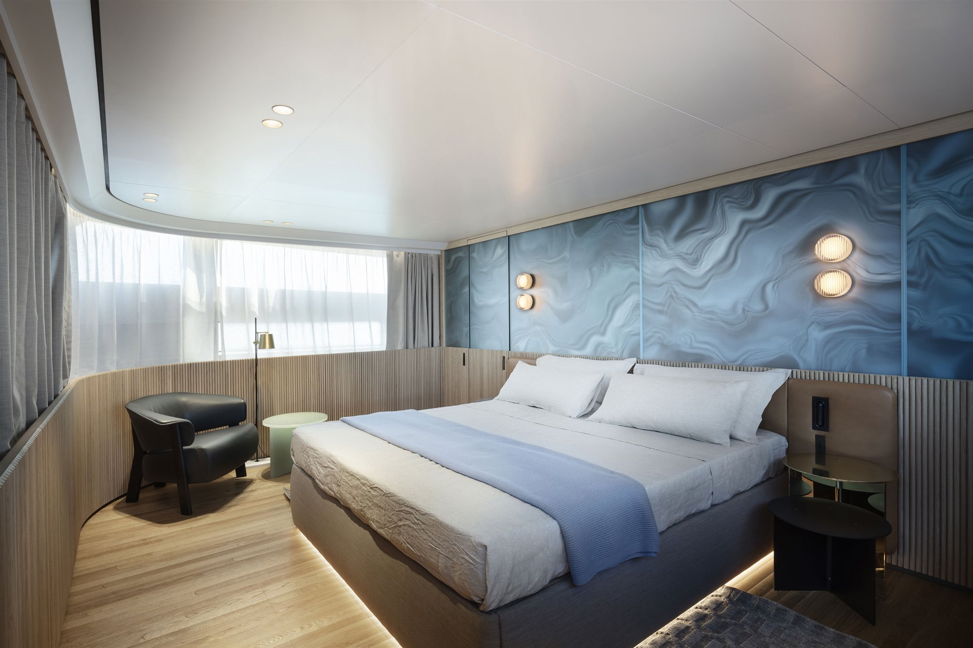 yate-diseño-urquiola-Sanlorenzo-main-deck-owner-cabin-photo-by-Thomas-Pagani