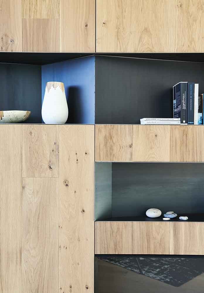 armario-de-madera-en-la-casa-de-Oskar-Velez-Carrasco-en-Begur