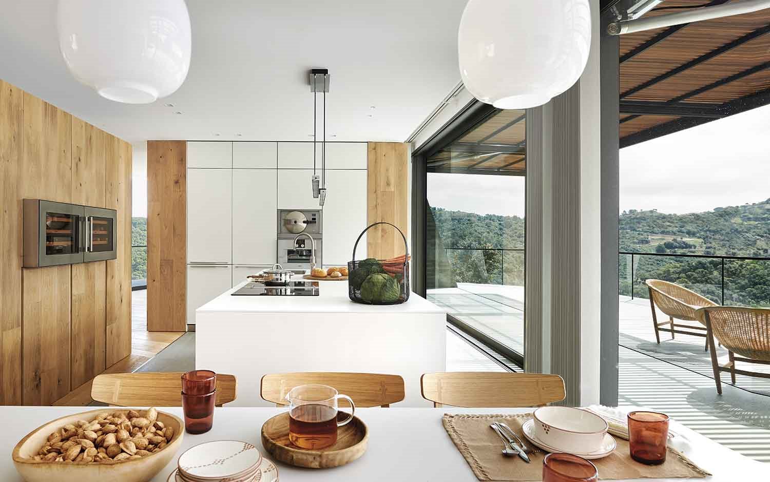 cocina-de-la-casa-de-Oskar-Velez-Carrasco-en-Begur