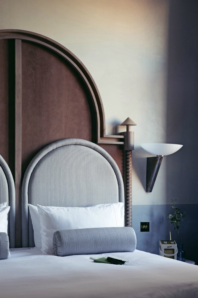 Detalle de la cama del Hotel Il Palazzo Experimental en Venecia