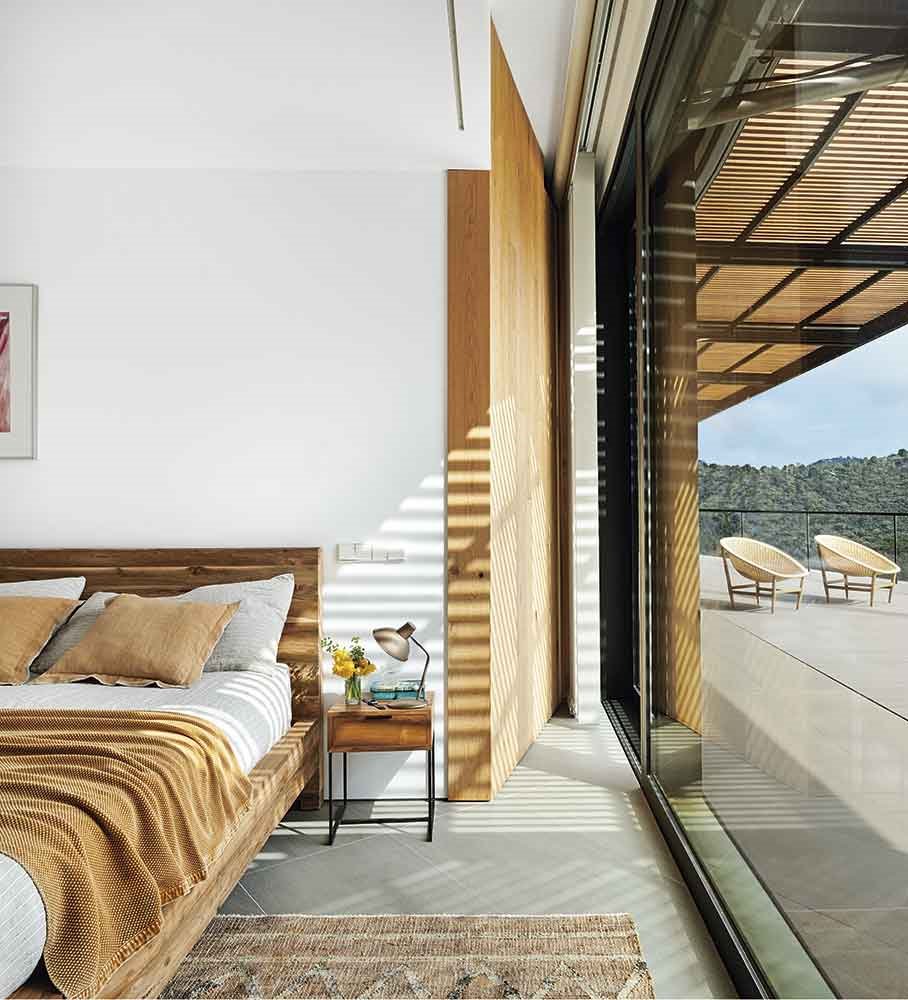 dormitorio-de-una-casa-en-Begur-a-orillas-del-mar