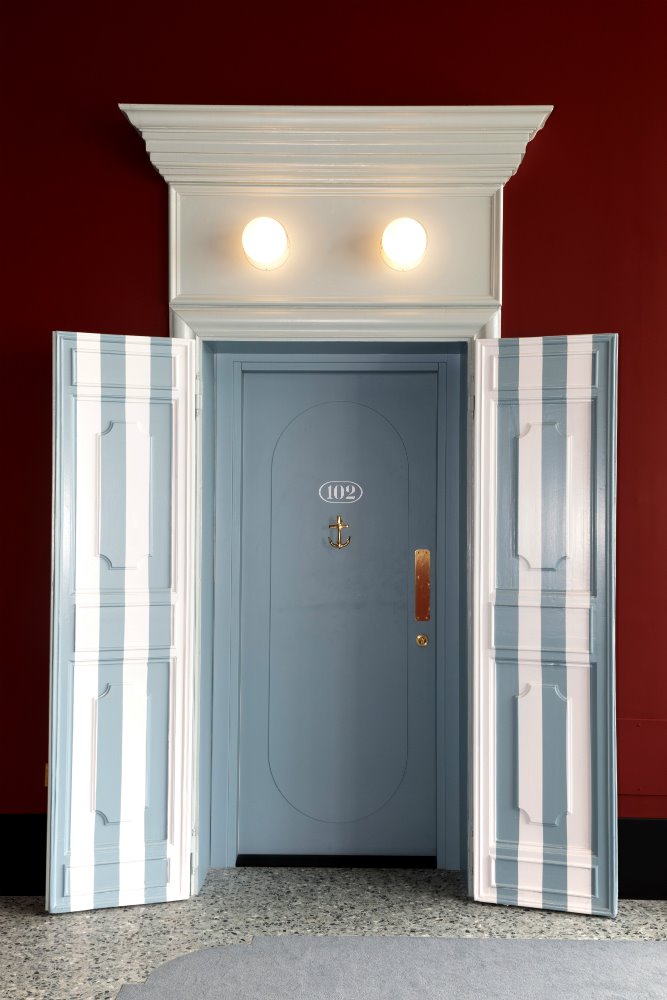 Puerta de acceso a una de las habitaciones del Hotel Il Palazzo Experimental en Venecia